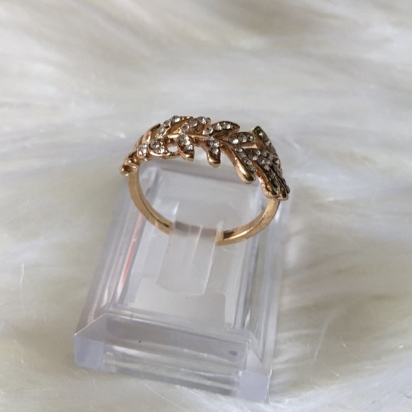Leaf Rhinestone Wraparound Gold Tone Ring - Picture 4 of 6
